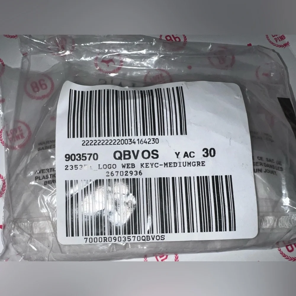 💗NWT VS PINK KEYCHAIN💗